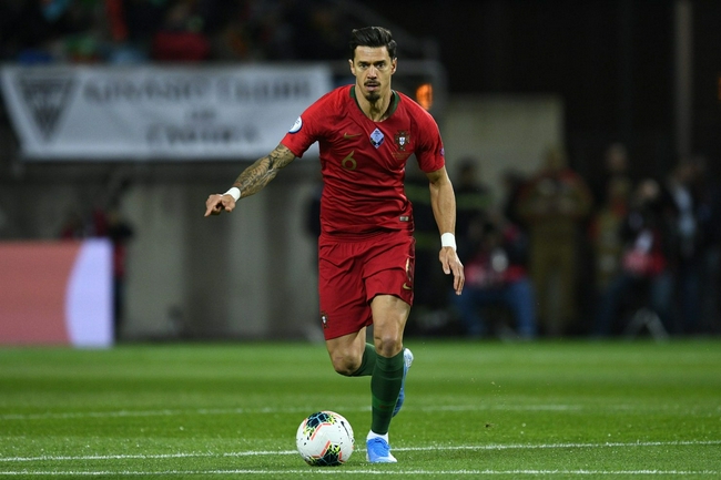 关键时刻中超传出新动向；葡萄牙体育更衣室发声；管理层表态——媒体盛赞；阵容厚度经受考验的简单介绍