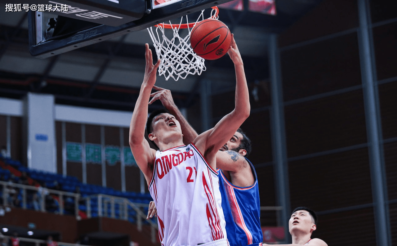 纽卡斯尔训练开放日，赛后内部沟通引欢呼，CBA常规赛在即，更衣室氛围转暖 