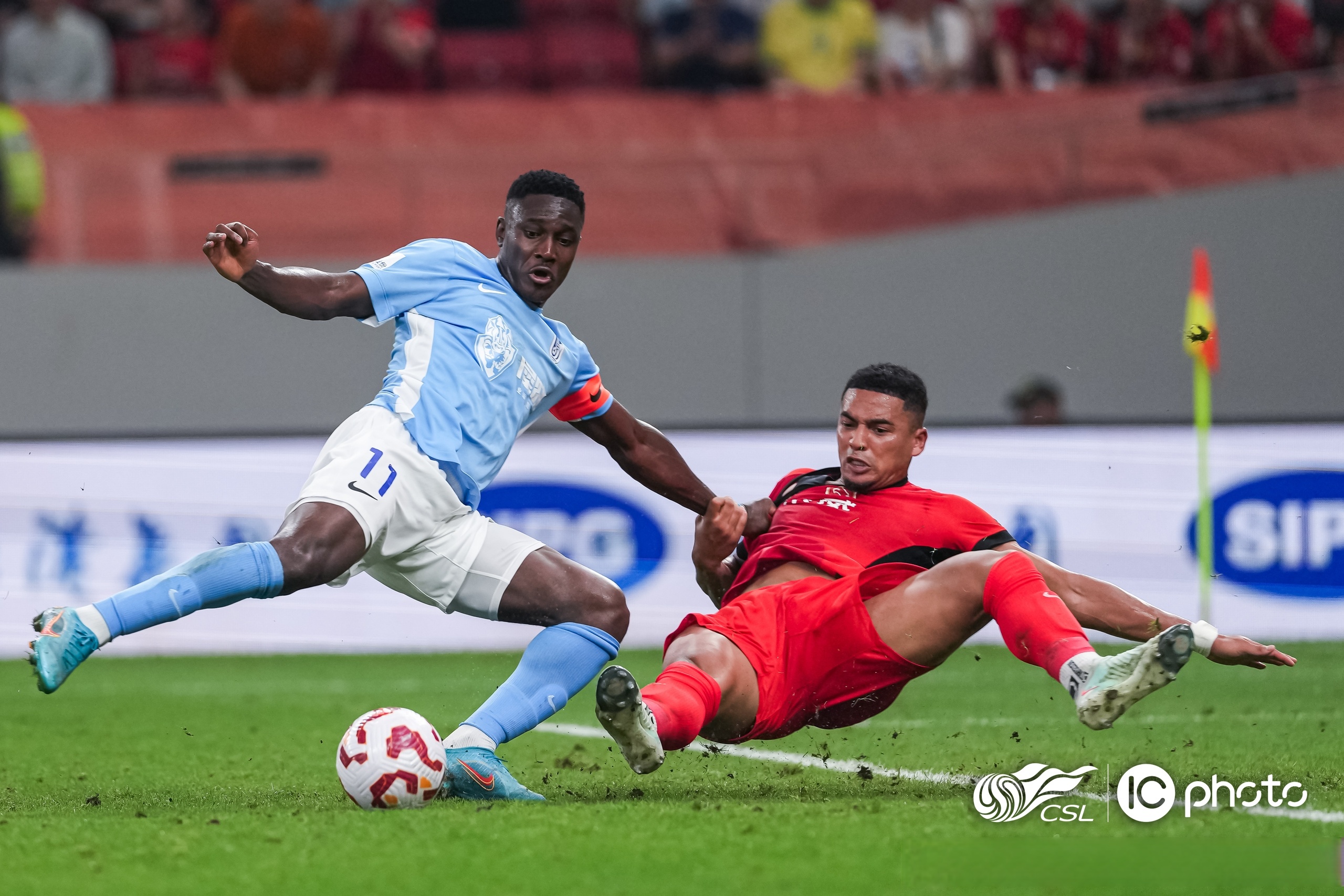 关于风云突变！上海海港冲刺阶段扳平良机，荷甲版图或变，球迷炸锅，年轻球员得到机会的信息