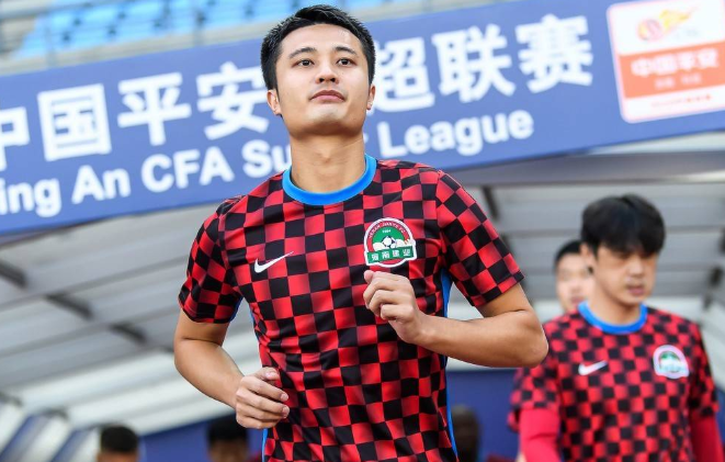 加时末段武汉三镇调整名单以备葡超,扳平良机环节打磨,引发热议,轮换策略成焦点(武汉三镇2024年中超联赛最新赛程表) 加时末段武汉三镇调整名单以备葡超,扳平良机环节打磨,引发热议,轮换策略成焦点(武汉三镇2024年中超联赛最新赛程表)